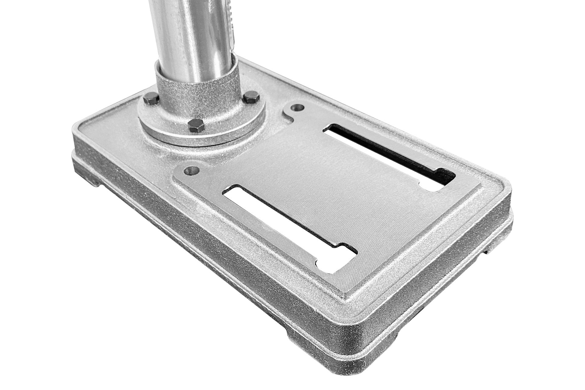 Detailaufnahme der Bodenplatte einer Radialbohrmaschine RBM6016 mit Aufspannnuten und Befestigungsbohrungen. Die Basis ist silbern und robust.