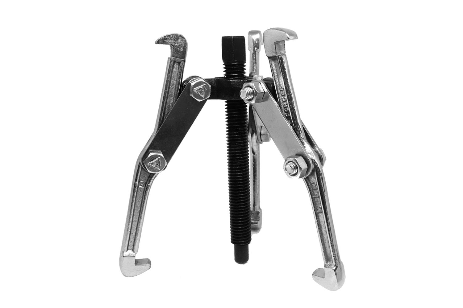 Estrattore universale a 3 bracci, di colore argento su sfondo bianco. I bracci sono collegati all'asta filettata centrale, di colore nero, tramite viti.